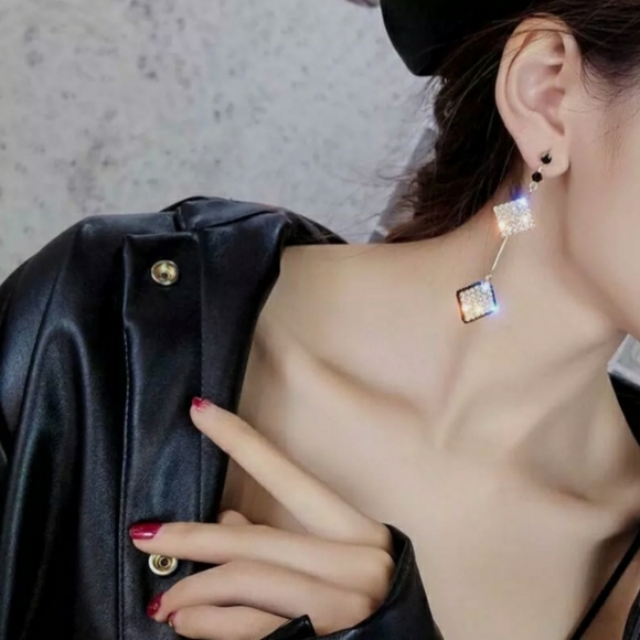 Geometric Sparkle Earrings - Picture 5 of 8